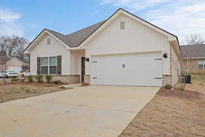 Image de New Construction in a Great location close to Hospitals, Schools, Shopping