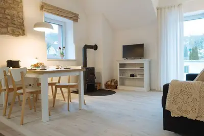 Image de 2-bed vacation apartment no. 1 shower/Wc up to 4 persons - Ferienwohnungen Maijeschhof