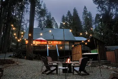 Image de Cozy 4-bedrooms cabin with Game room and Hot tub in Pioneer