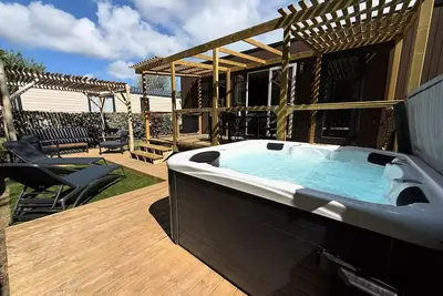 Image de Mobil-home Luxe Spa climatisé - 2 chambres - 2 salles de bain - 2 Wc (année 2025) 4 personnes