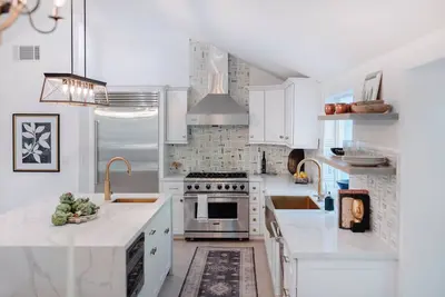 Image de Charming 3-bedroom house plus office with Ac, WiFi and heated pool in Montecito