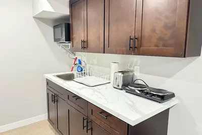 Image de Beautiful 2 Bedrooms basement suite
