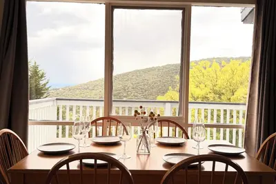 Image de Charming Hillside Home City Views and the 1000 Steps!