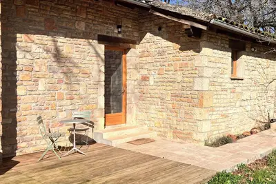 Image de Petit Gite 2\/4 personnes avec une piscine à partager avec le grand gite