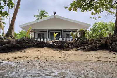 Image de Beachside 1-bedroom container home with Ac, WiFi in quiet Ajeltake