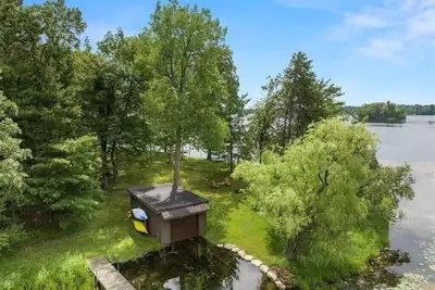 Image de 3-bedroom cabin + authentic log cabin that sleeps an additional 4-6 people! !