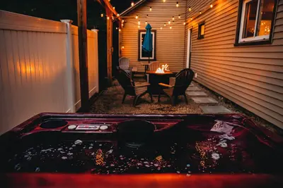 Image de Couples 2 Bedroom Retreat - Hot Tub- Air Hockey -Close to ShelburneFalls