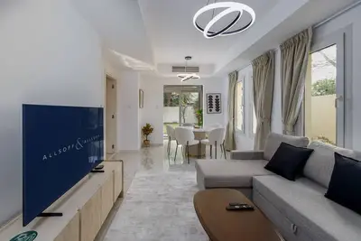 Image de Charming Retreat 2bedroom + Maid's Room Villa in The Springs