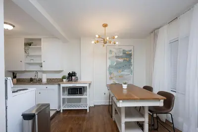 Image de Crescent Lake Park 2 bedroom Plus Den