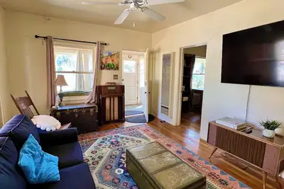 Image de Charming 1-Bedroom Home in Bisbee's Historical District: Long-Term Stays Welcome