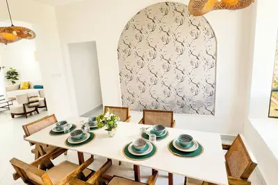 Image de Beachfront 3-bedroom apartment with Ac, WiFi in charming Nyali, Mombasa.