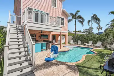 Image de Location! Heated Saltwater Pool, Toys, Elevator, Walk to Beach