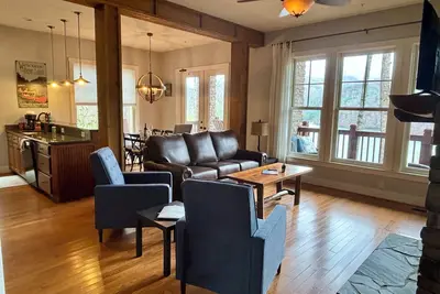 Image de New listing going fast! Charming 2-bedroom condo Bear Lake Reserve Lake Club
