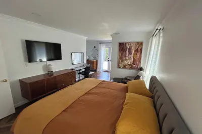Image de Mid Century Modern Home with Ac and WiFi in Huntington Beach