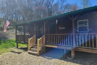 Image de Charming 2-bedroom cabin in the lovely hills of Pike county. \nWhy book a hotel?