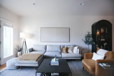 Image de Chic Modern-Style 3 story Townhome in prime location