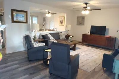 Image de Lakes, Golf, Waterfront dining, Beaches, King bed, Included kayak, Sup, Pingpong