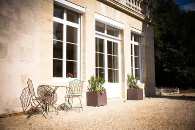 Image de Maison de vacances 'Domaine De La Briouse - Pavillon' avec terrasse privée, Wi-Fi et climatisation