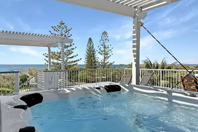 Image de Beachfront Apt with rooftop spa across from Marcoola Beach