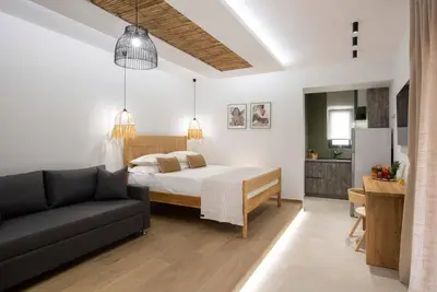 Image de Studio 'Elfam City Suite A' avec terrasse partagée, Wi-Fi et climatisation
