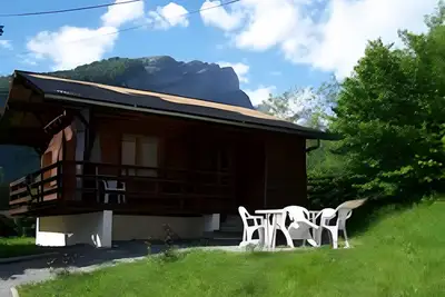 Image de Chalet \"Le Flocon\" avec vue sur les montagnes, terrasse partagée et Wi-Fi