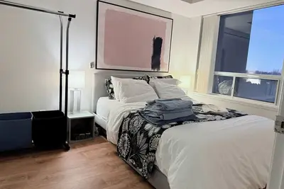 Image de Entire Cozy Apartment with free underground parking, tunnel access and pool