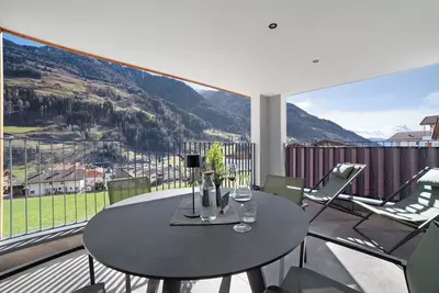 Image de Appartement 'Heuglück' avec vue sur les montagnes, terrasse privée et Wi-Fi