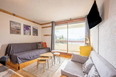 Image de Appartement \"Au Pied Des Pistes\" avec vue sur montagne et balcon