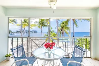 Image de \"Kaibo Star\" for 2 : Cozy 1-Br beachfront condo with Pool in Kaibo / Rum Point!