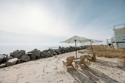 Image de Oceanfront Cottage with Private Beach Area!