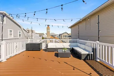 Image de 4br Home w/ Rooftop Deck - 3 Block to Beach
