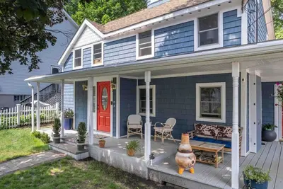 Image de House on the Babbling Brook- Quiet 2br + King Bed!