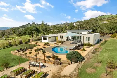 Image de Secluded Wine Country Luxury | Vineyard Views, Saltwater Pool, Sauna, Game Room