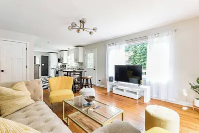 Image de Charming 2br Cabin in Raleigh - starts at 3. 5k/month