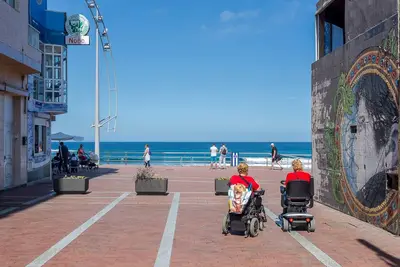 Image de Lightbooking Breezy Bright Urban Oasis