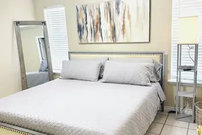 Image de 3-bed 2bath Eagle Pass with Ac, WiFi Centrallylocated, recently renovated home!