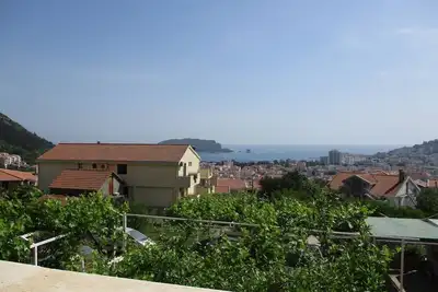 Image de Charmant appartement à Budva avec vue sur le jardin