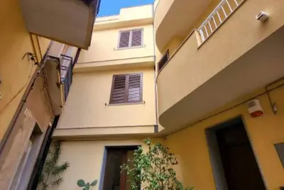 Image de Two-story house in the city -climatized - wifi