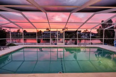 Image de Private Dock~Covered Pool~Hot Tub~Game Room Fun!