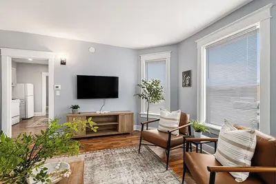 Image de Remodeled, Mins to Beach & Downtown, Downstairs