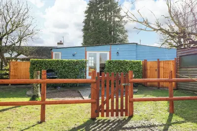 Image de Shed Your Blues, romantic, with a garden in Kington