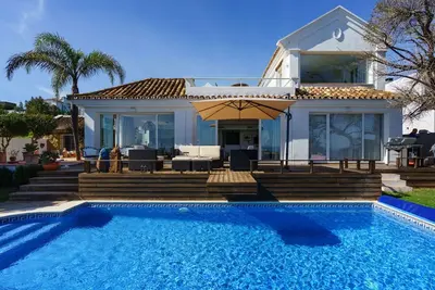 Image de Belle maison de vacances privée avec climatisation, Wifi, piscine privée, Tv et patio
