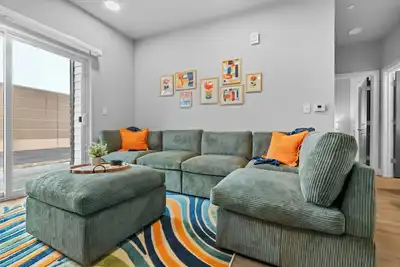 Image de Deluxe Apt Near Bike Trails, Top Golf, Pool, Central, Free \"P\", Bike Storage