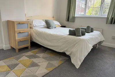 Image de Modern, quiet 3 bed house with garden & parking in Fallowfield near city centre