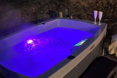 Image de The Retreat, Romantic Oasis with Hot Tub, close Jurassic Coast Lyme Regis