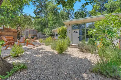 Image de Serene Retreat with Hot Tub - Fire Pit - Deck