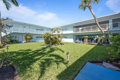 Image de Cozy 2-bedroom condo 1 block from charming Cocoa Beach