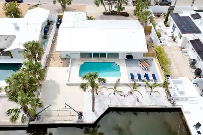 Image de Stay at Coastal Charm: Siesta Key Monthly Rental with Pool on Canal