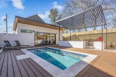 Image de Close to Downtown, Stylish, Pool - Avante-Garde