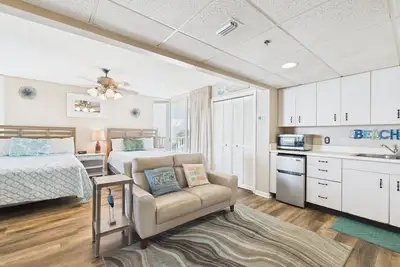 Image de Beachfront Bliss 200e-Gulf Views-Sleeps 4